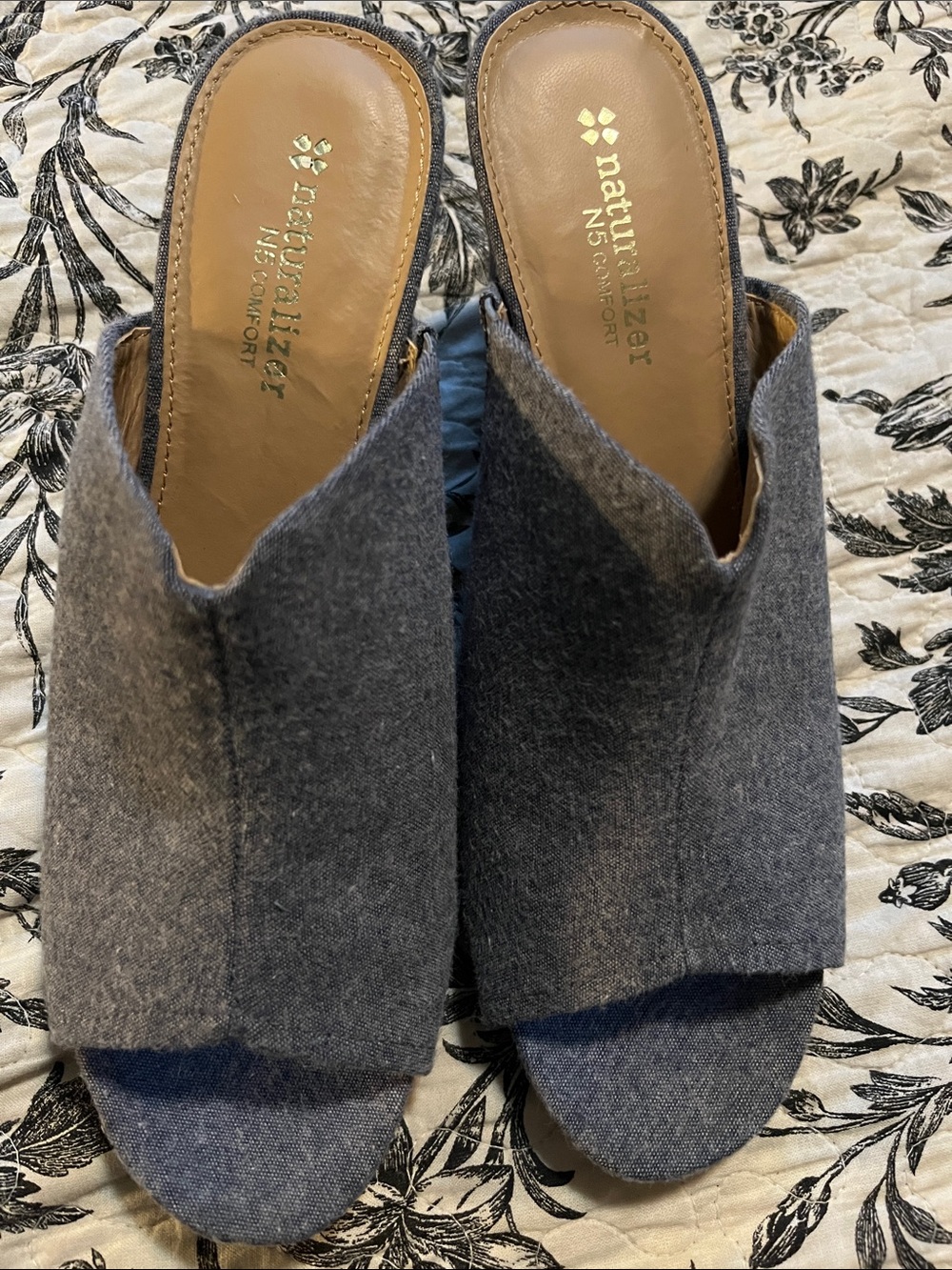 Naturalizer Gray Felt Open-Vamp Slide Mules